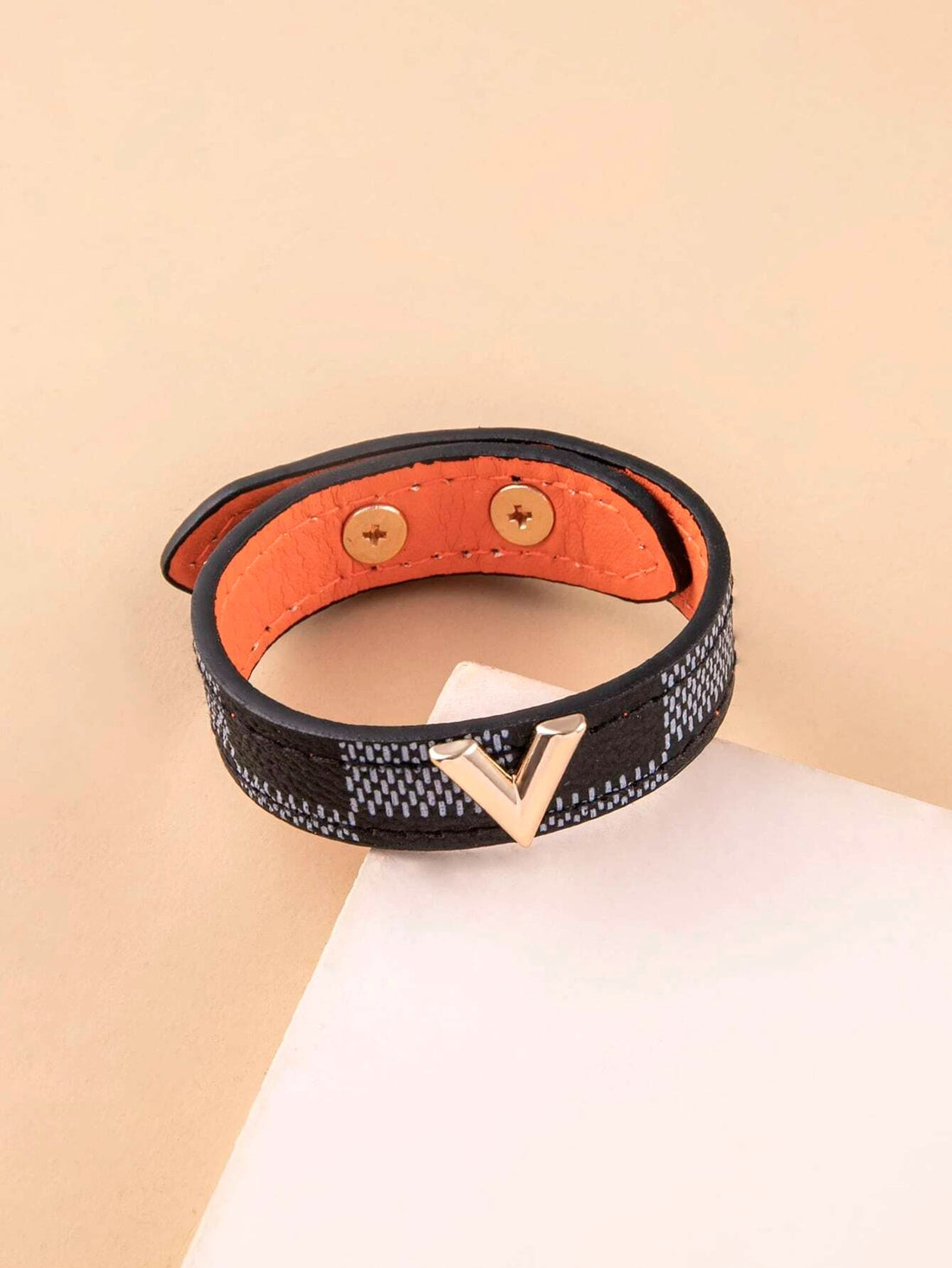 اسواره ال في جلد رمادي اسواره متوفر 1 لون