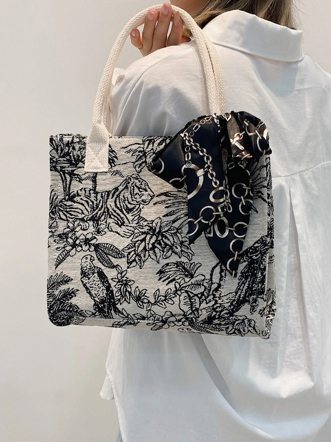 حقيبة يد بجرافيك قماش مع وشاح شنط وحقائب شنط