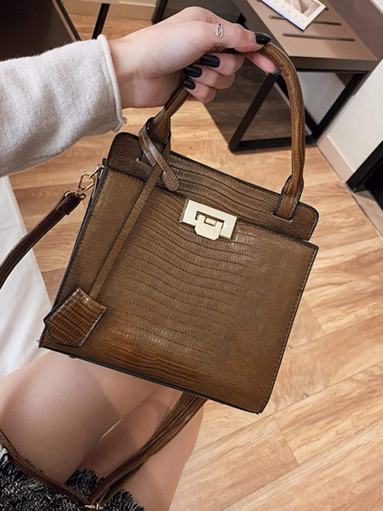 شنطة جلد تمساح بني شنط وحقائب شنط