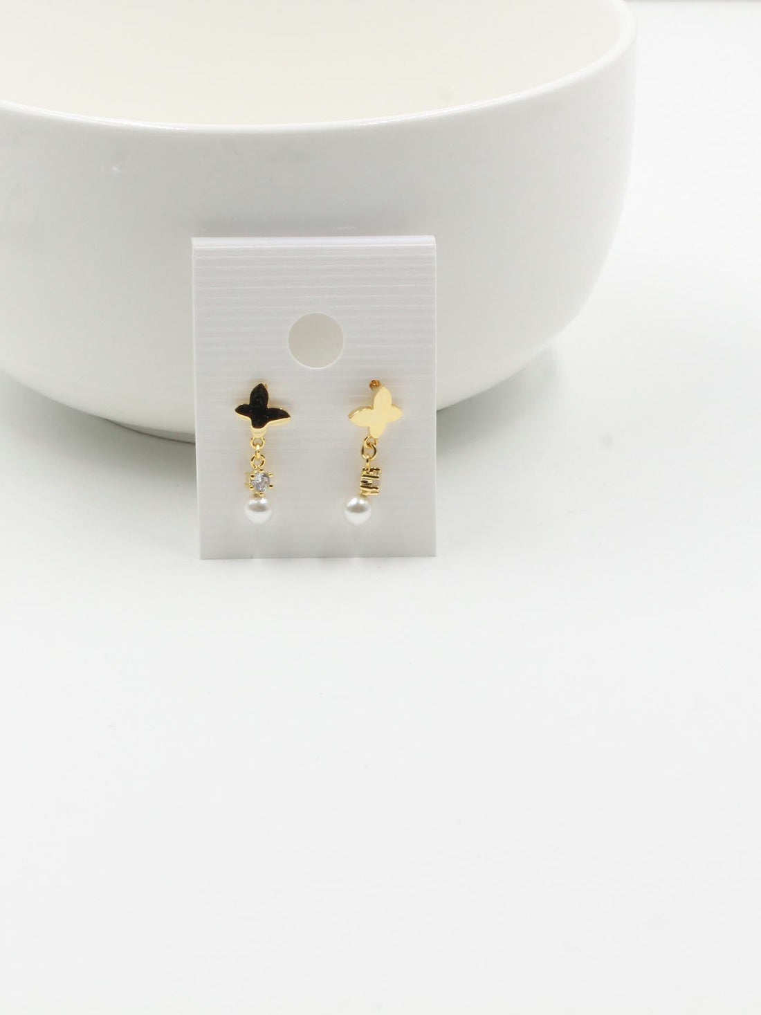 حلق فراشة ولولو حلق متوفر 2 لون ذهبي