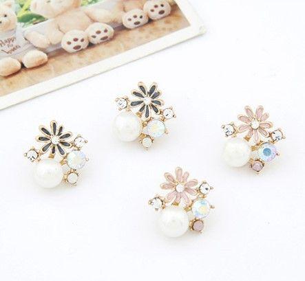 حلق من الورود واللولو حلق متوفر 2 لون