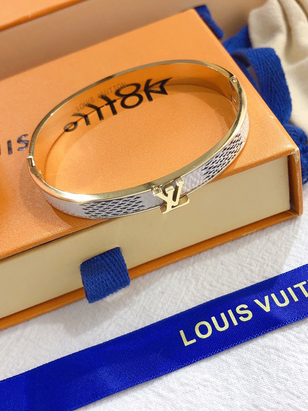 اسوارة لويس فيتون وايت لذر قولد لوقو اسواره louis vuitton