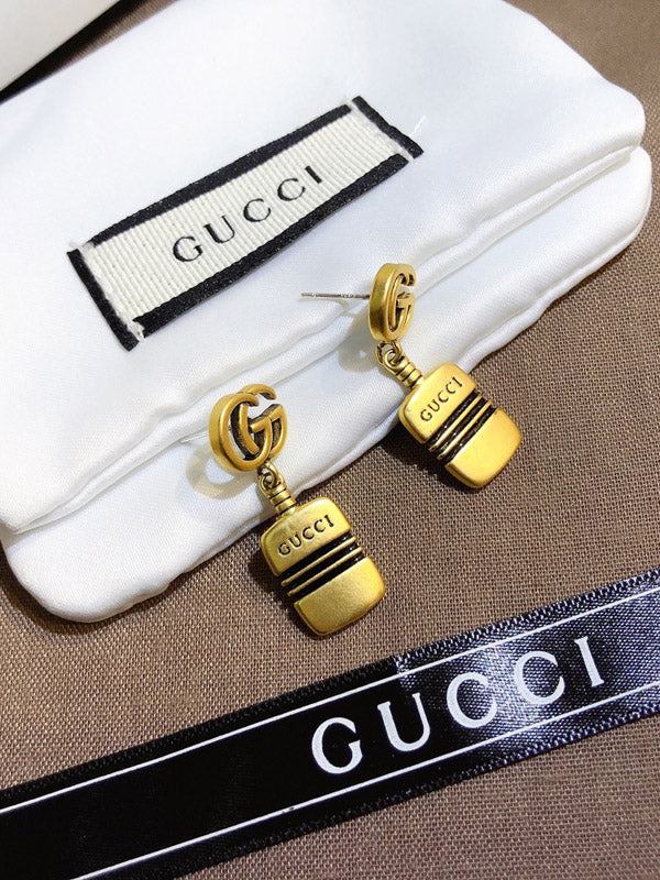 حلق قوتشي ذهبي بالشعار حلق gucci