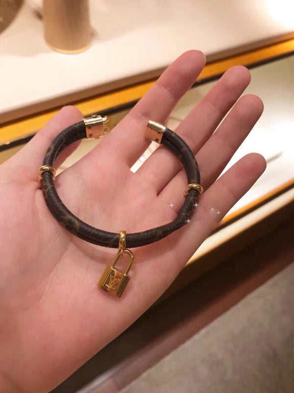 اسواره لويس فيتون نسائي لاينز بني اسواره louis vuitton ذهبي