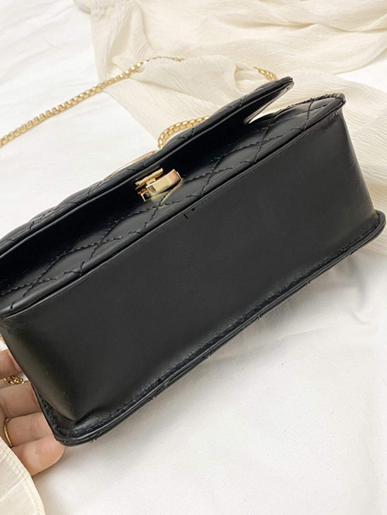 شنطة M شنط وحقائب شنط