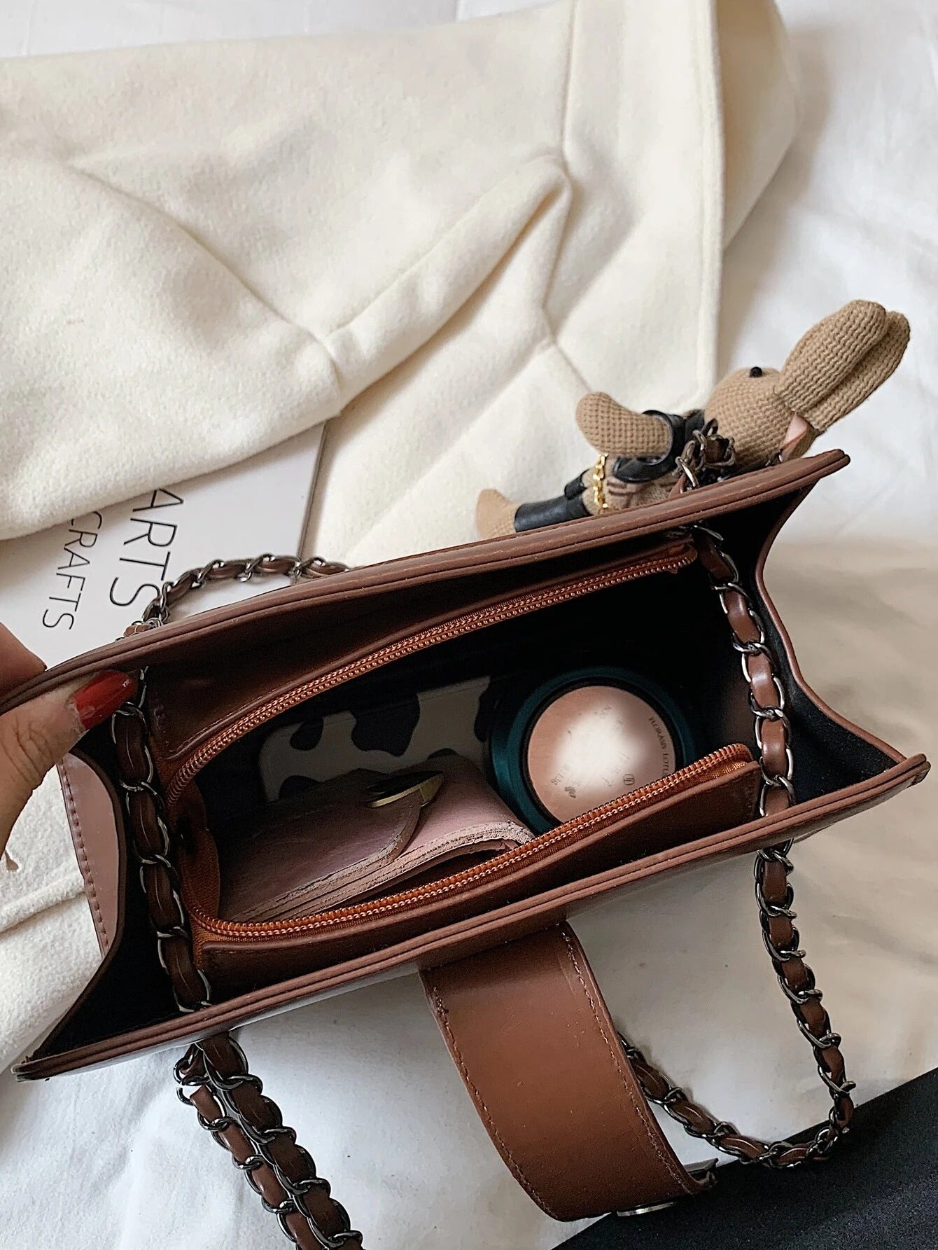 حقيبة الكتف بنقش بني شنط وحقائب شنط