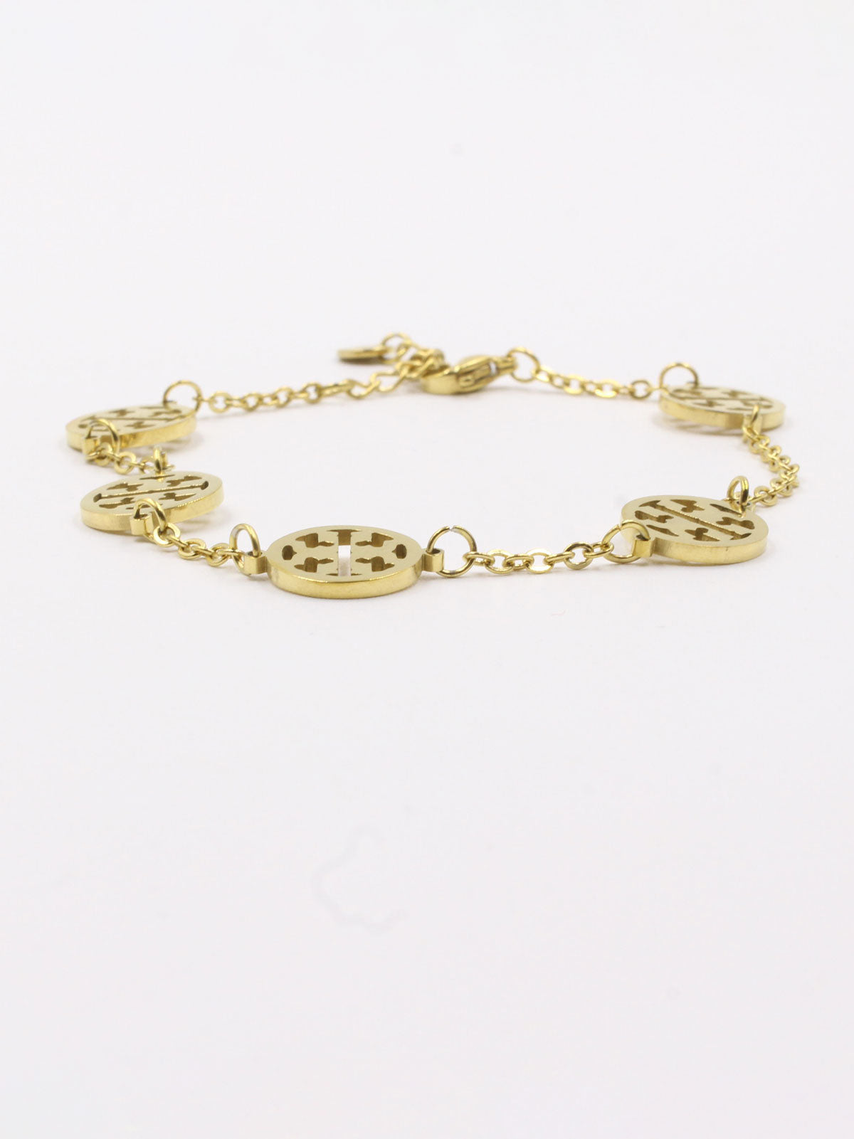 اسواره توري بورش وسط اسواره tory burch