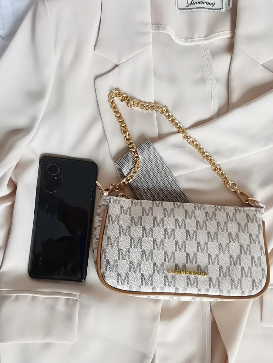 حقيبة باجيت بيج بشعار شنط وحقائب شنط