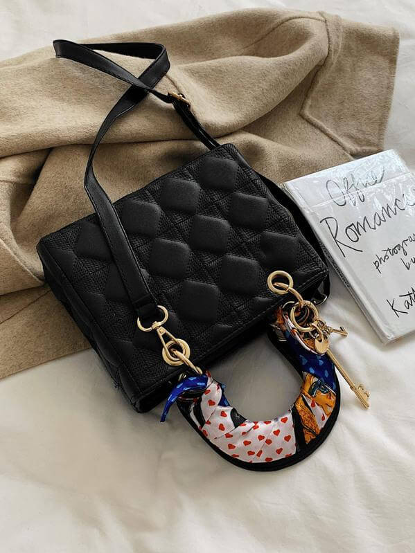 حقيبة مربعة انيقه بشارب شنط وحقائب شنط