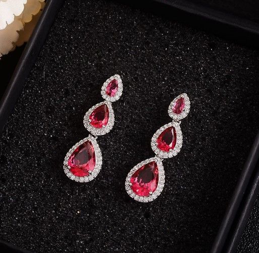 حلق زركون بشكل دمعه ناعم حلق متوفر 5 لون فوشي فضي