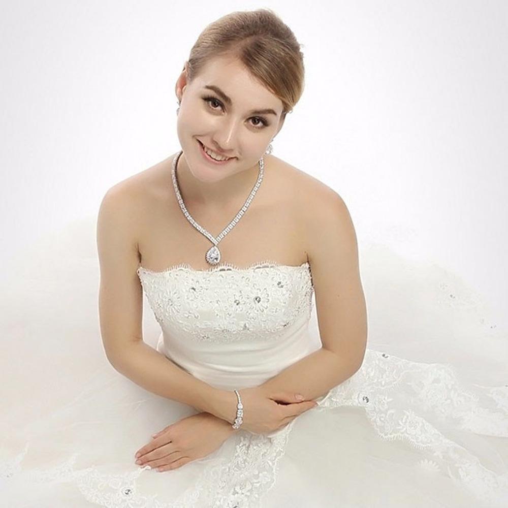 طقم زركون قطعتين بشكل دمعه اطقم متوفر 1 لون