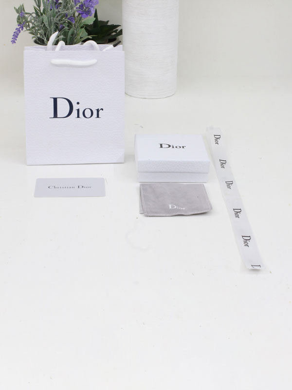 ملحقات ديور ابيض هدايا dior