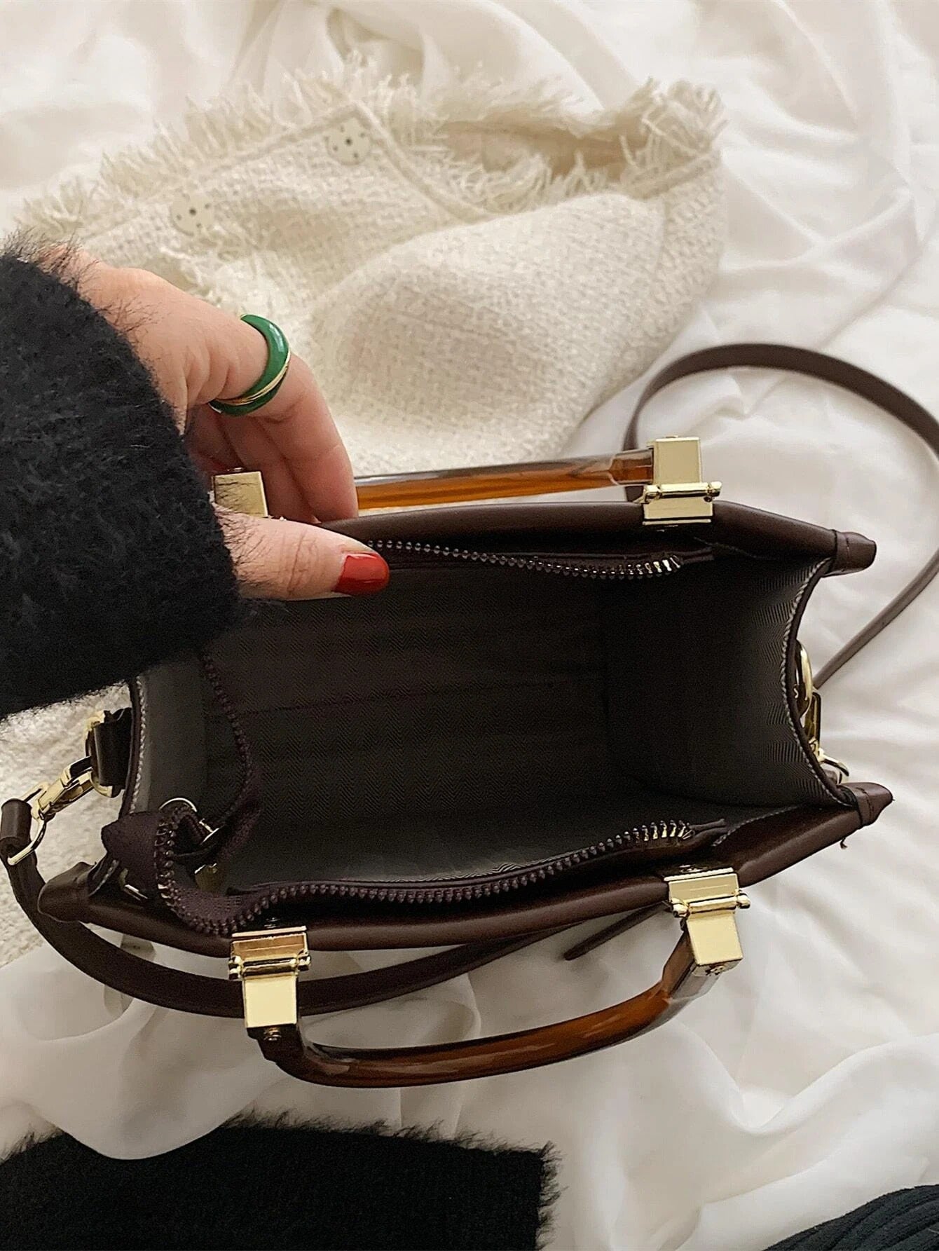 حقيبة مربعة كبيرة بني شنط وحقائب شنط