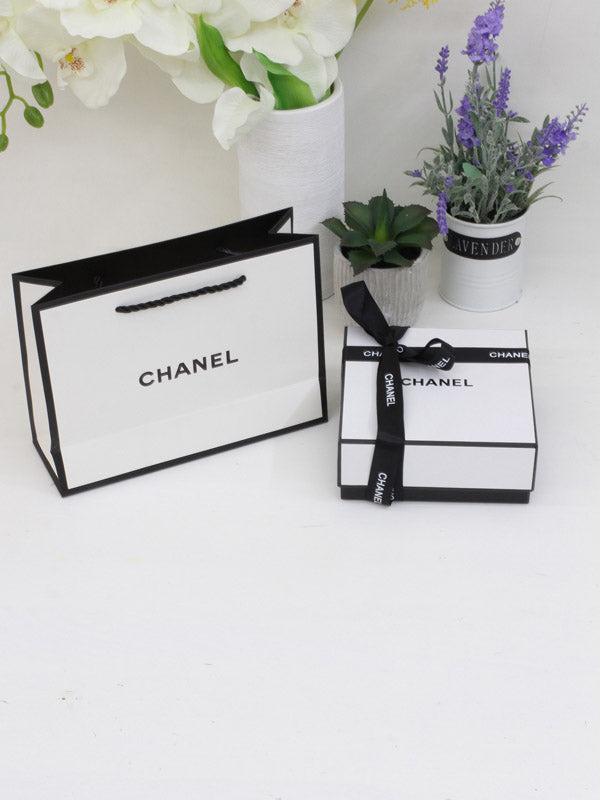 ملحقات شانيل الاصلية هدايا chanel