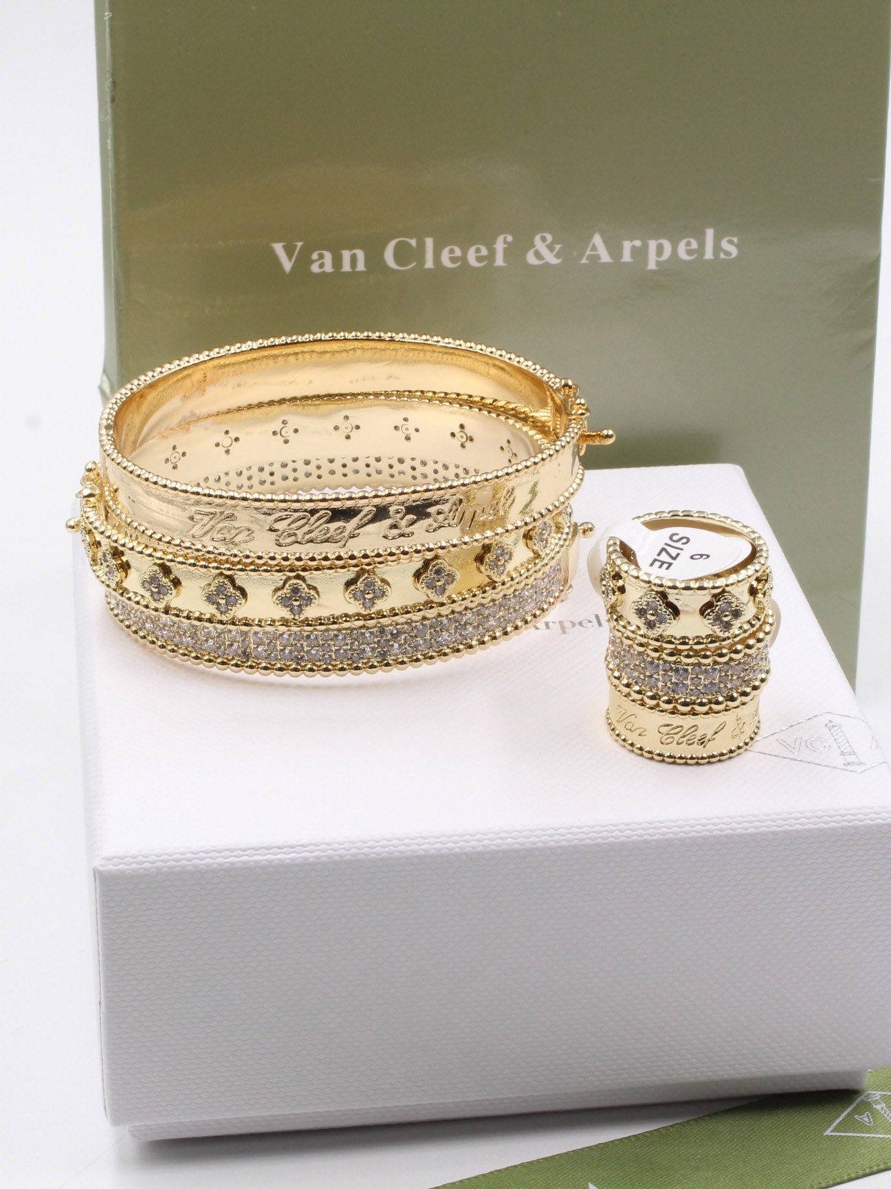 مجموعه اساور وخواتم فان كليف مرصعة زركون اسواره van cleef ذهبي 6