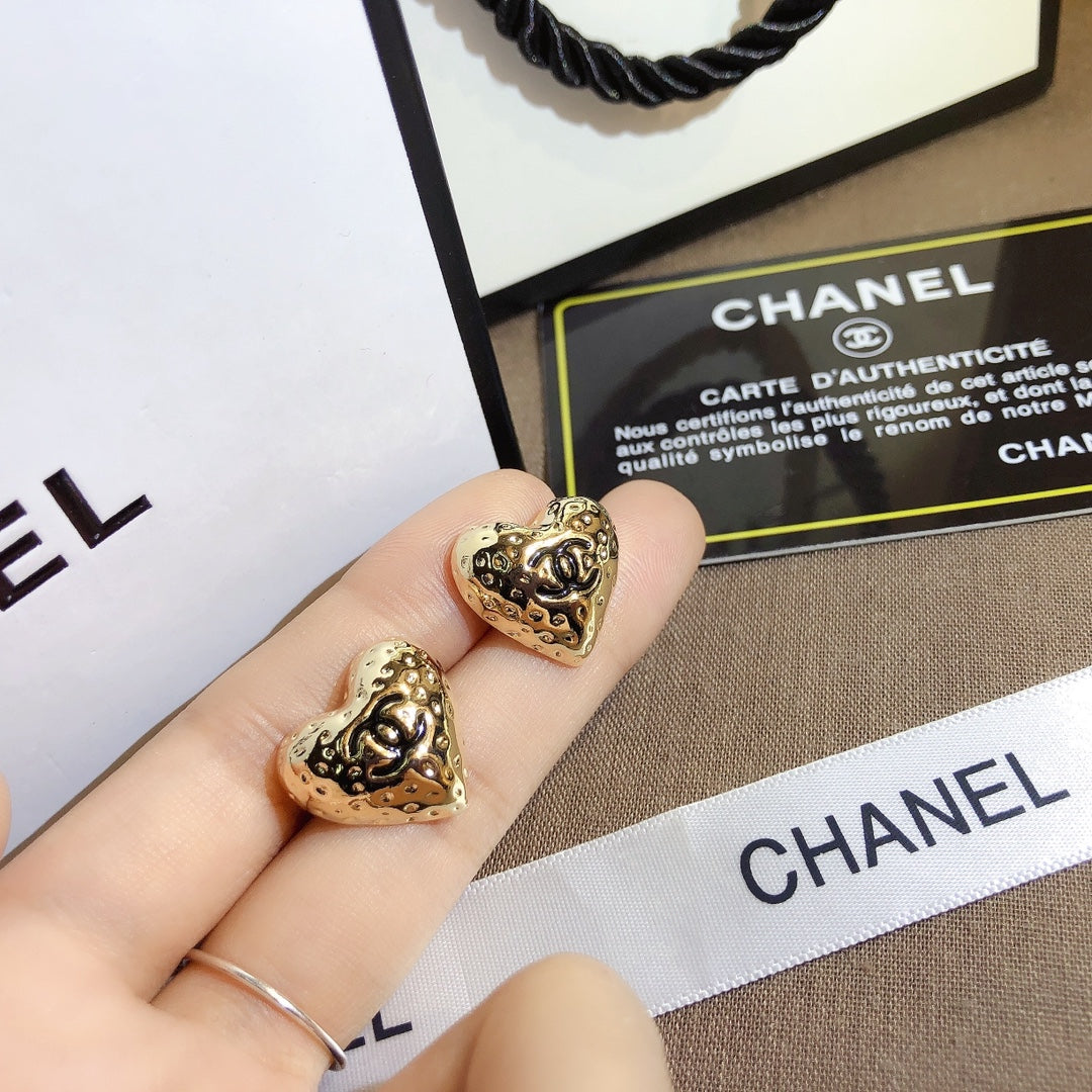حلق شانيل هارت لوقو حلق chanel