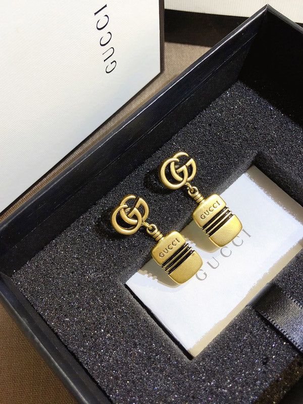 حلق قوتشي ذهبي بالشعار حلق gucci