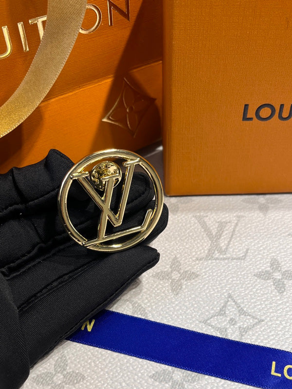 بروش ماركة لويس فيتون قولد ميتال بروش louis vuitton