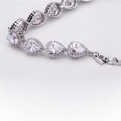 اسواره على شكل دمعه زركون اسواره متوفر 1 لون