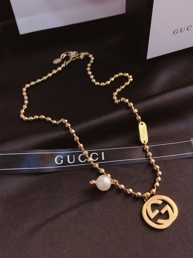 سلسال قوتشي بيرل ذهبي سلسال gucci