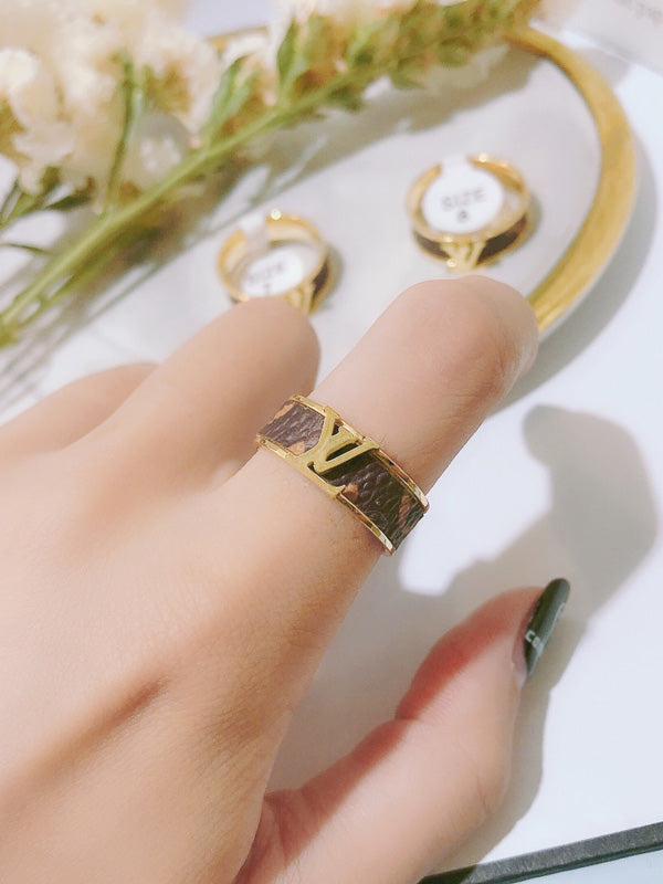 خاتم لويس فيتون براون لوقو خواتم louis vuitton ذهبي 9