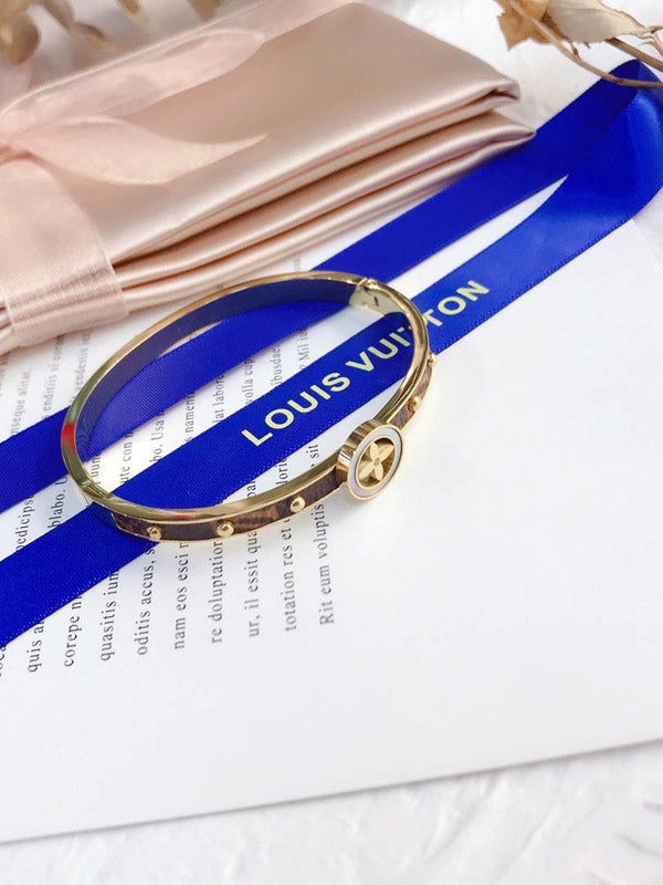اسوارة لويس فيتون شيل ابيض اسواره louis vuitton