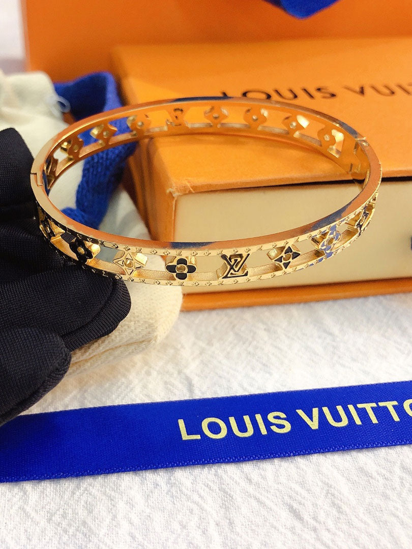 اساور لويس فيتون بانقل بلاك لوقو اسواره louis vuitton