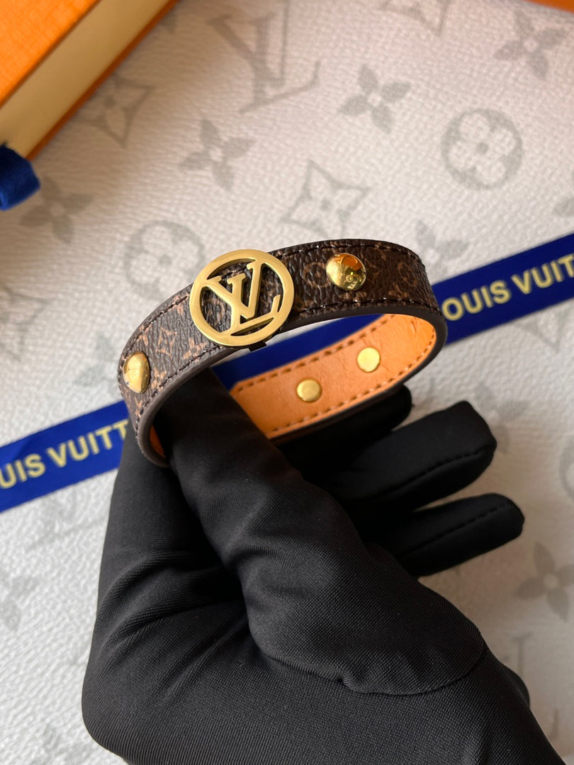 اساور لويس فيتون براون لذر لوقو اسواره louis vuitton