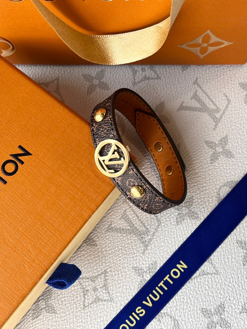 اساور لويس فيتون براون لذر لوقو اسواره louis vuitton