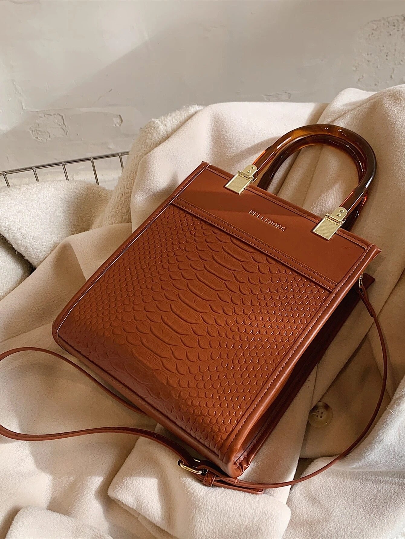 حقيبة مربعة كبيرة كوفي شنط وحقائب شنط