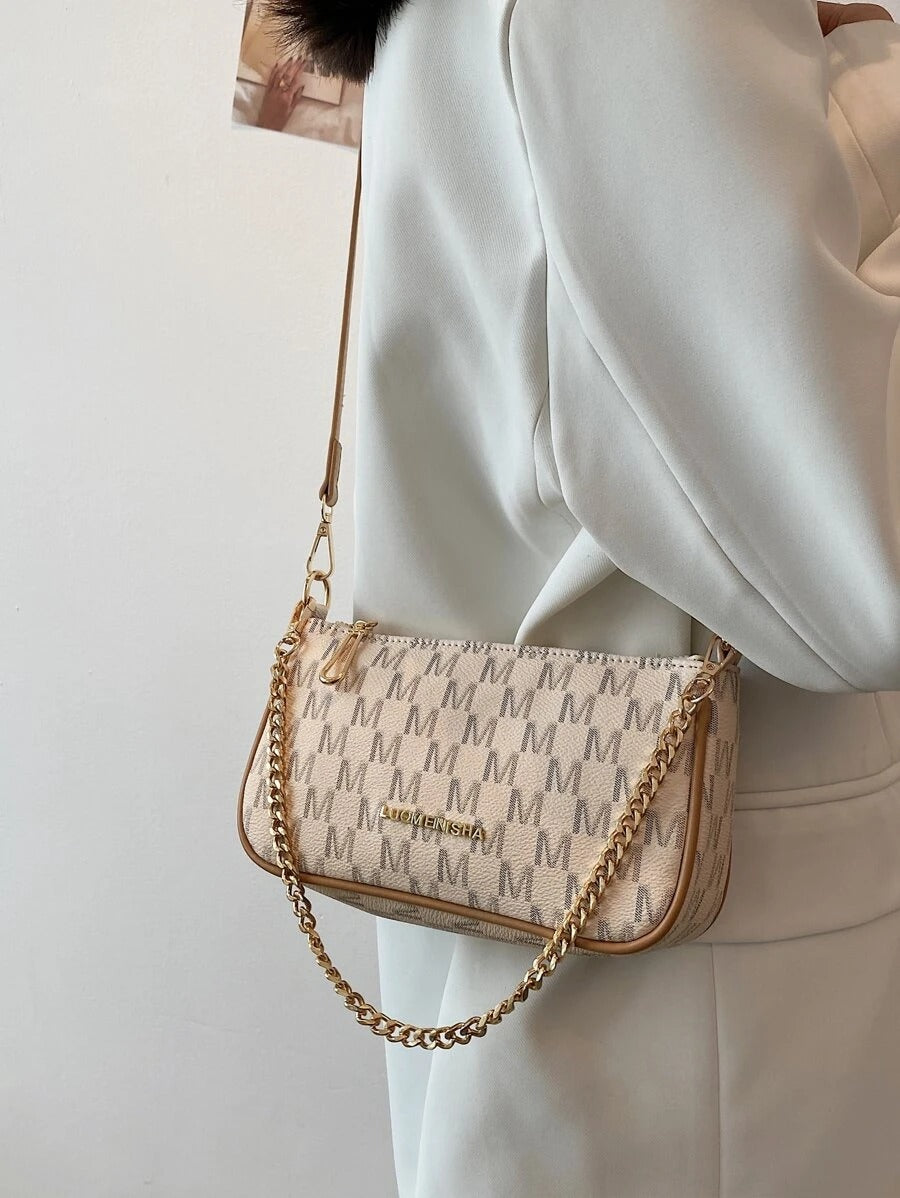 حقيبة باجيت بيج بشعار شنط وحقائب شنط