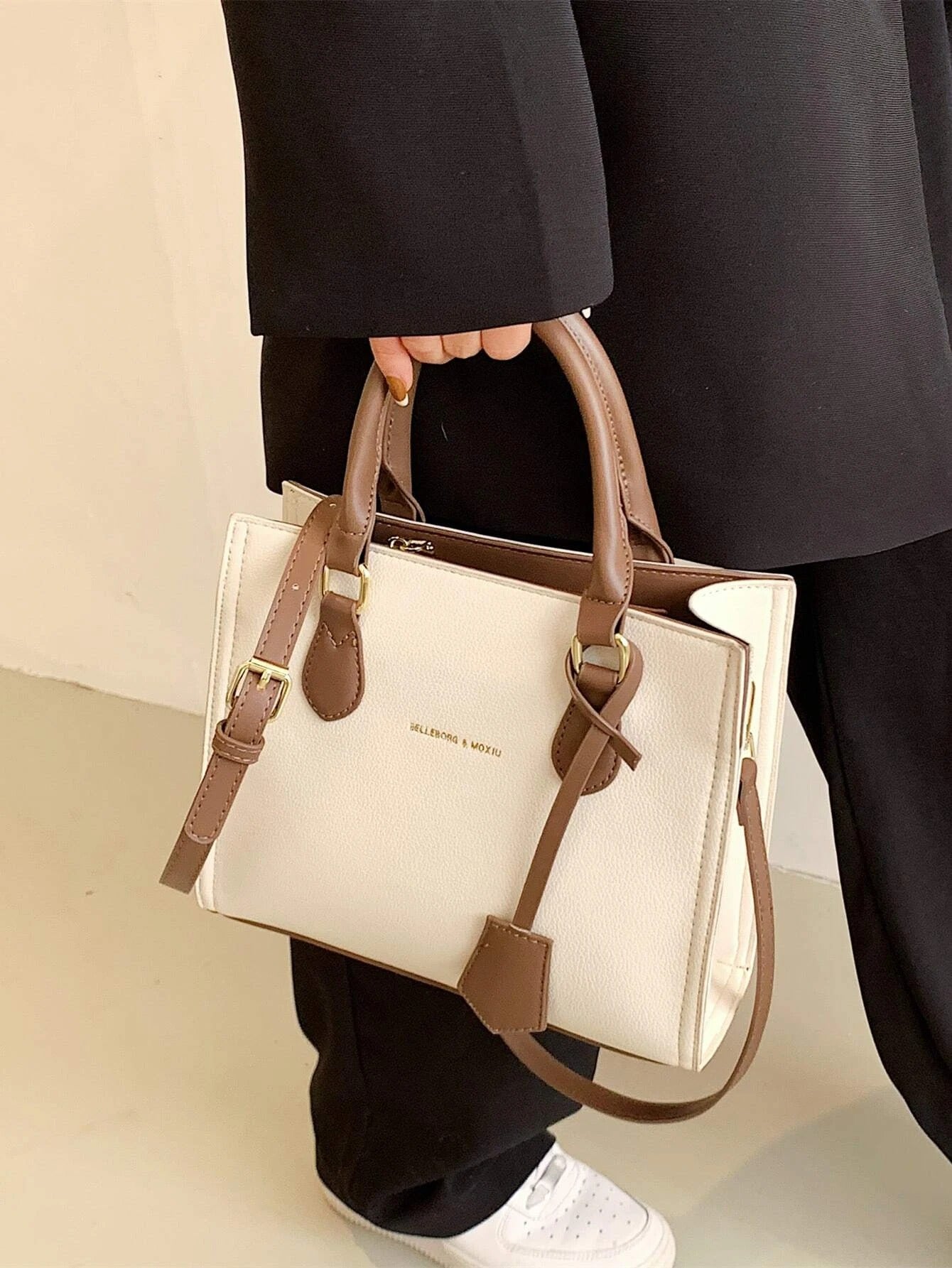 شنطة مربعة ابيض شنط وحقائب شنط