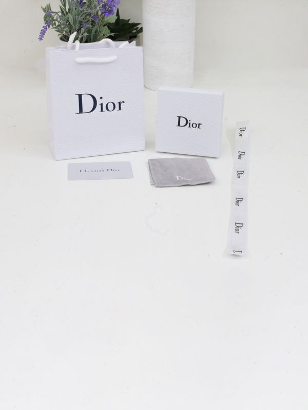 ملحقات ديور ابيض هدايا dior