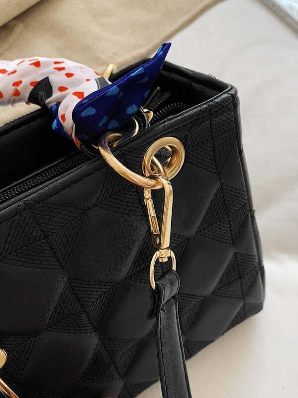 حقيبة مربعة انيقه بشارب شنط وحقائب شنط