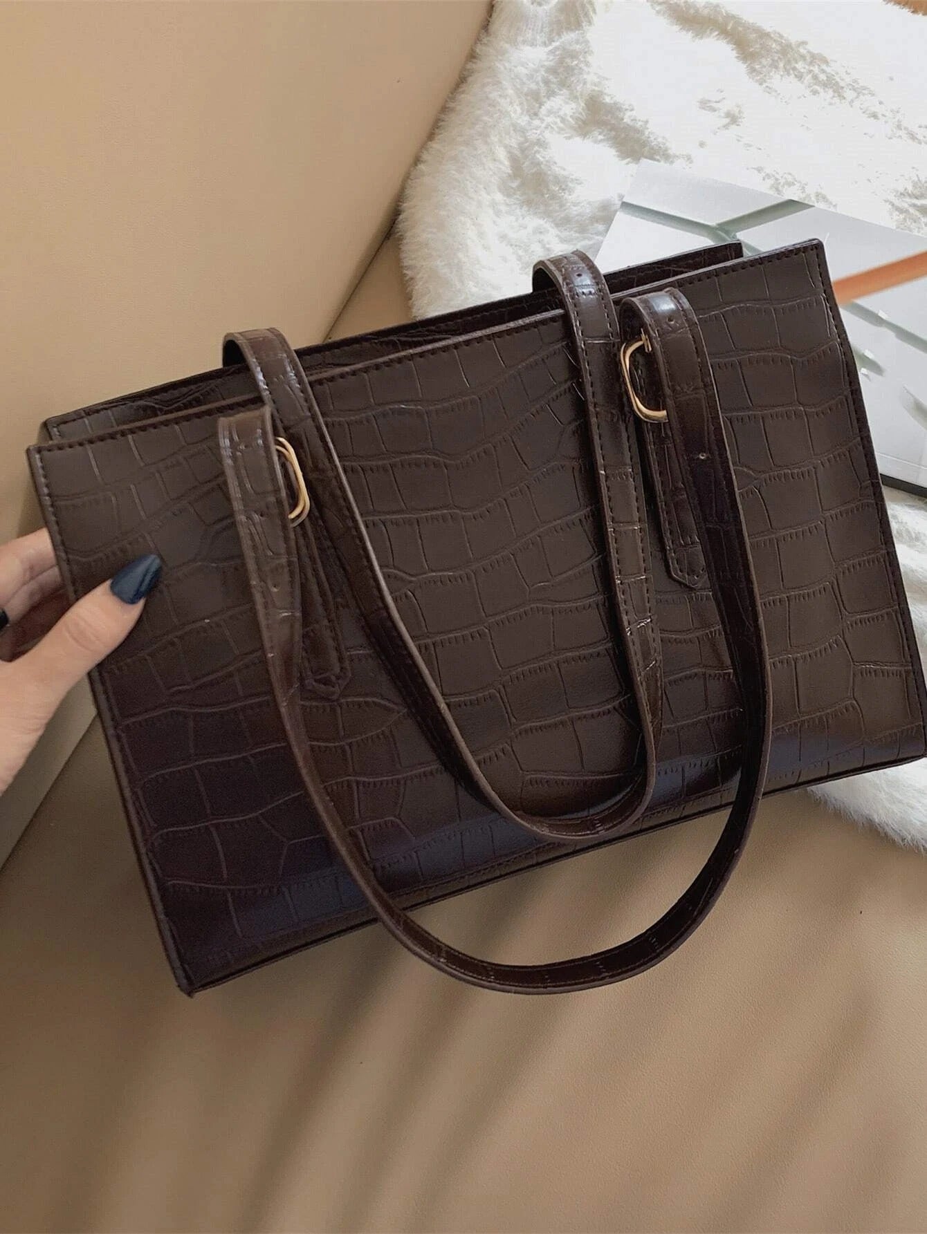 حقيبة كتف بني منقوش شنط وحقائب شنط