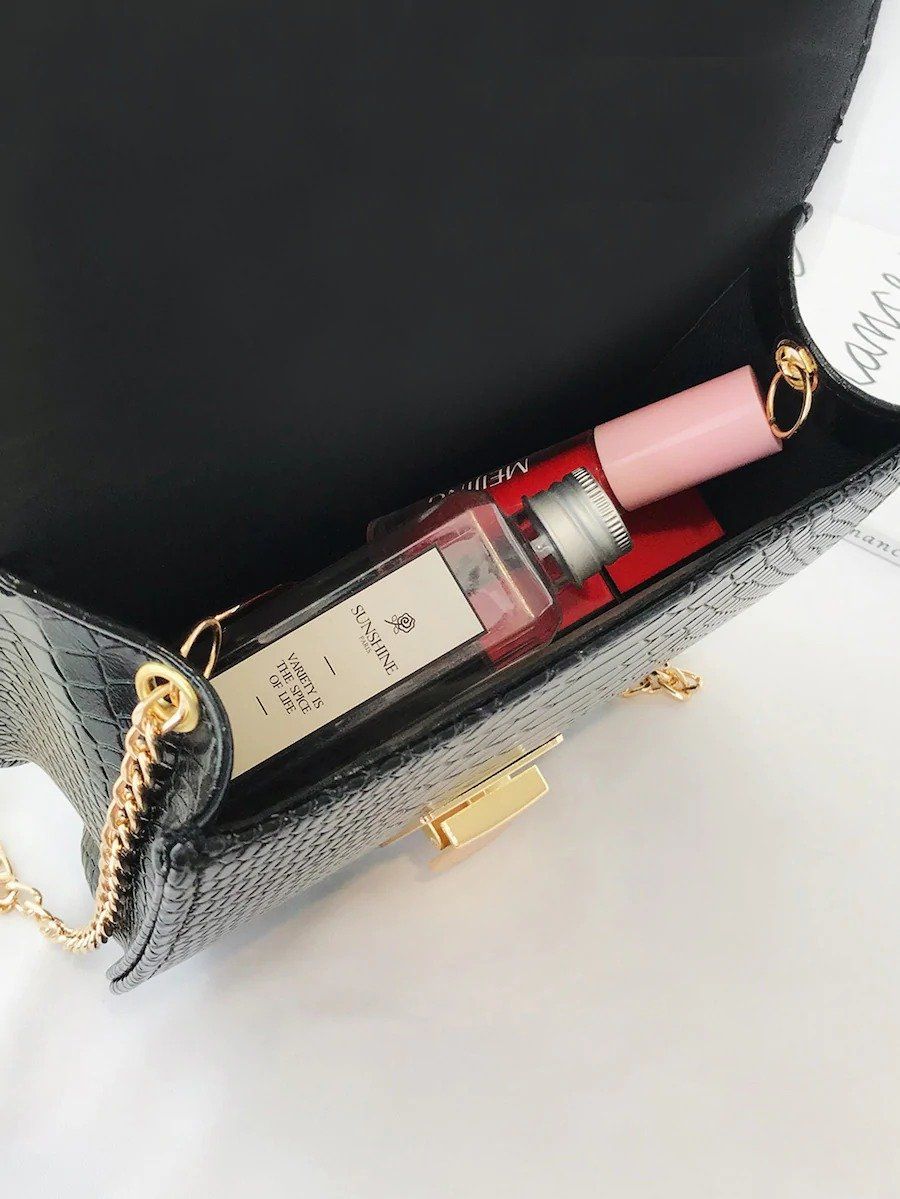 شنطة اسود بنقشة التمساح شنط وحقائب شنط