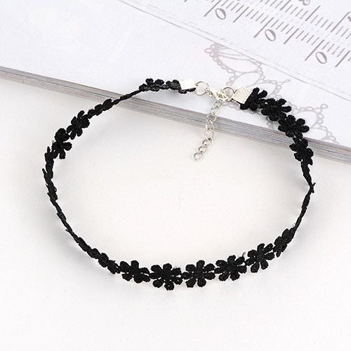 عقد وردات اسود سلسال متوفر 1 لون