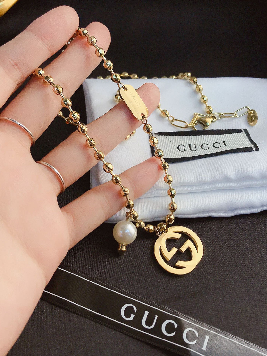 سلسال قوتشي بيرل ذهبي سلسال gucci