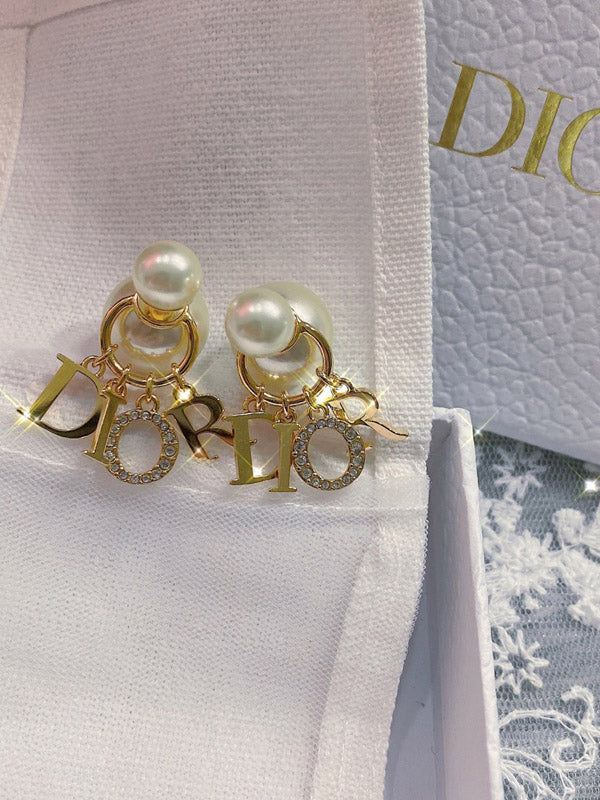 حلق ديور لولو ذهبي بالشعار حلق dior ذهبي