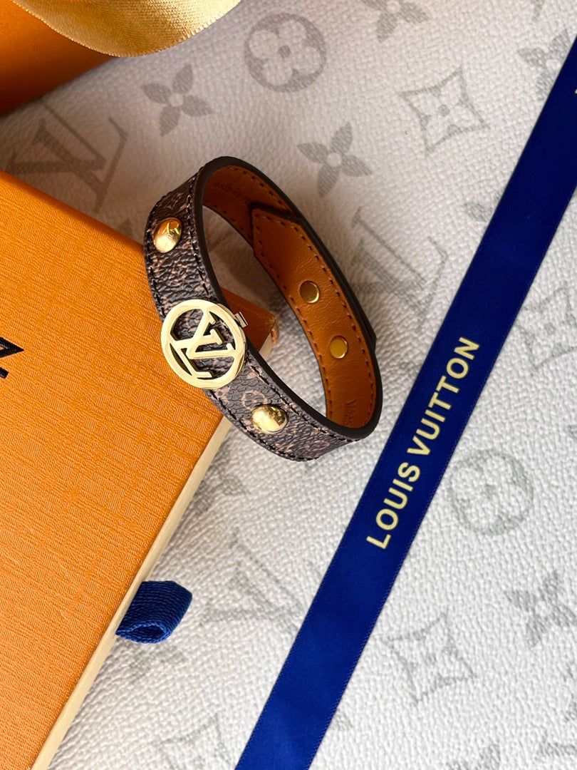 اساور لويس فيتون براون لذر لوقو اسواره louis vuitton ذهبي