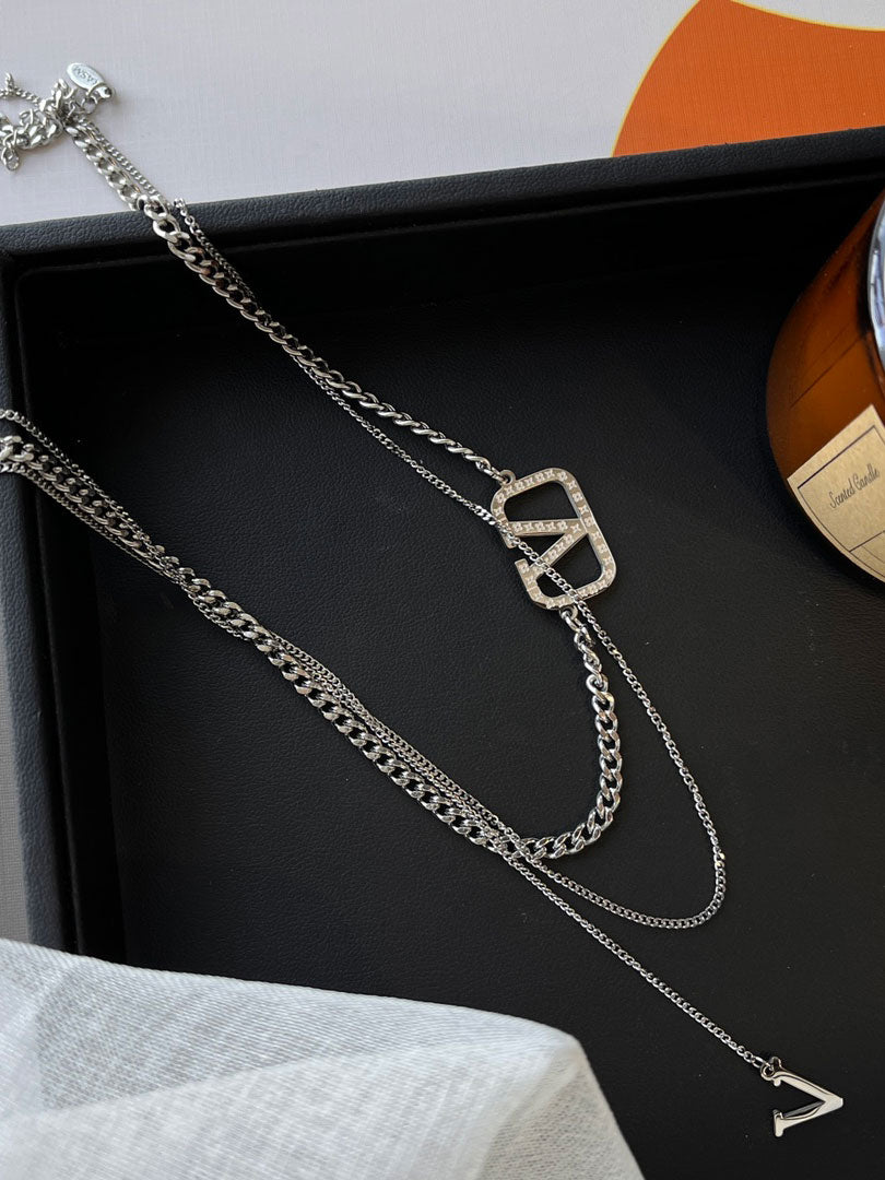 سلسال لويس فيتون فضي ادوار سلسال louis vuitton