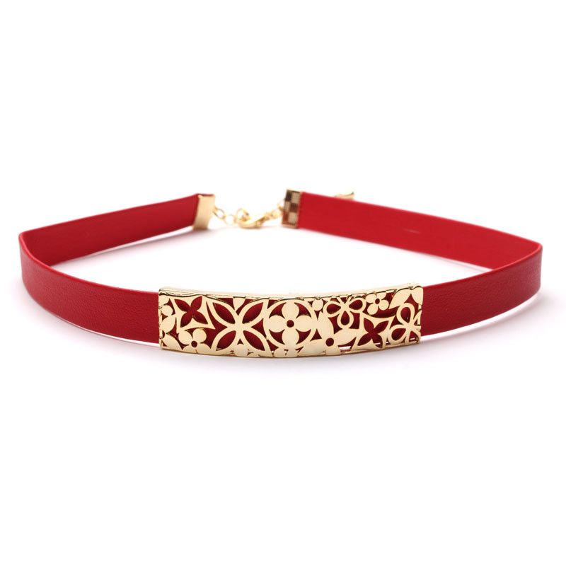 عقد من الجلد الفاخر بقطعه مزخرفه من الورود سلسال متوفر 6 الوان احمر