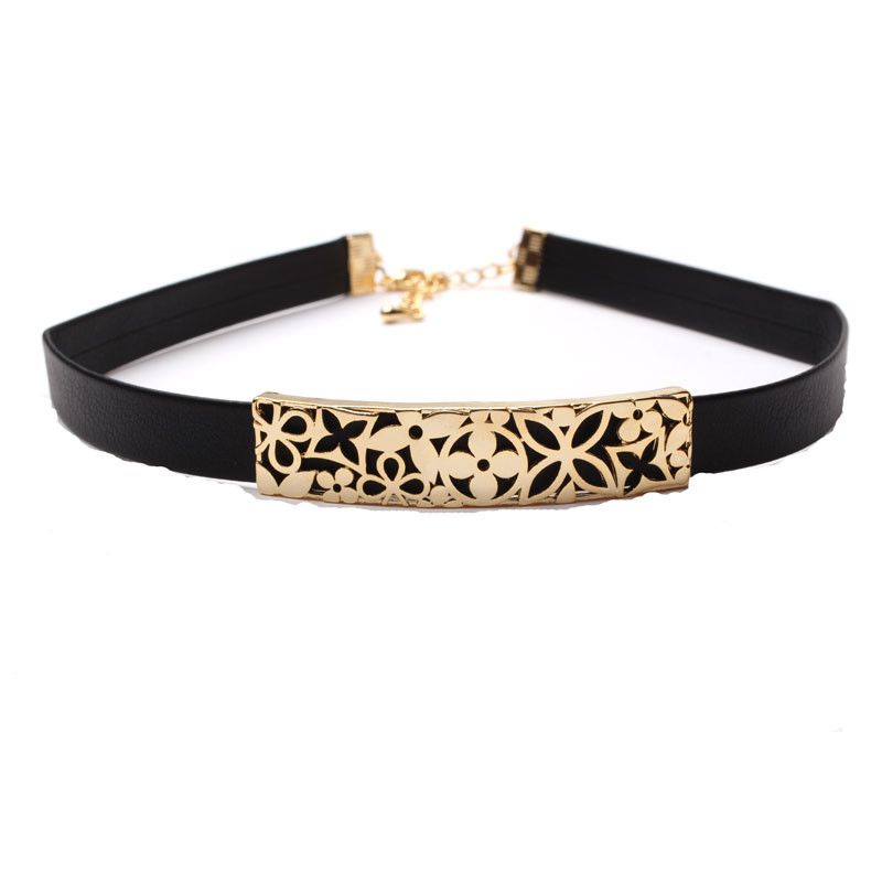 عقد من الجلد الفاخر بقطعه مزخرفه من الورود سلسال متوفر 6 الوان اسود