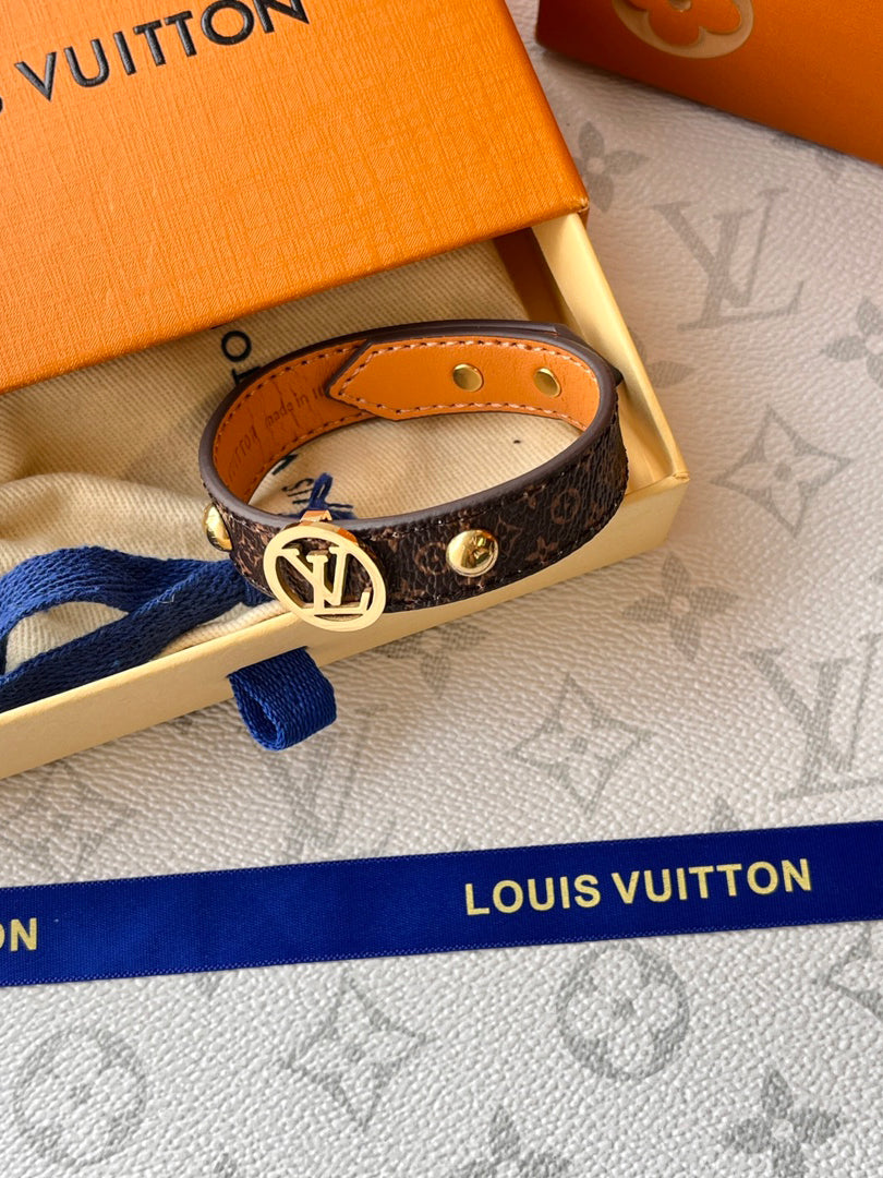 اساور لويس فيتون براون لذر لوقو اسواره louis vuitton