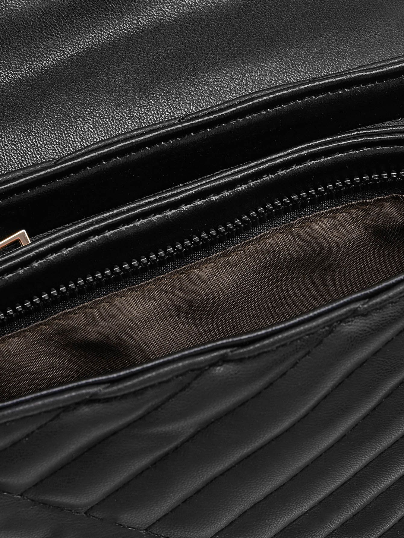 شنطة انيقة حلقات وحزام ذهبي شنط وحقائب شنط