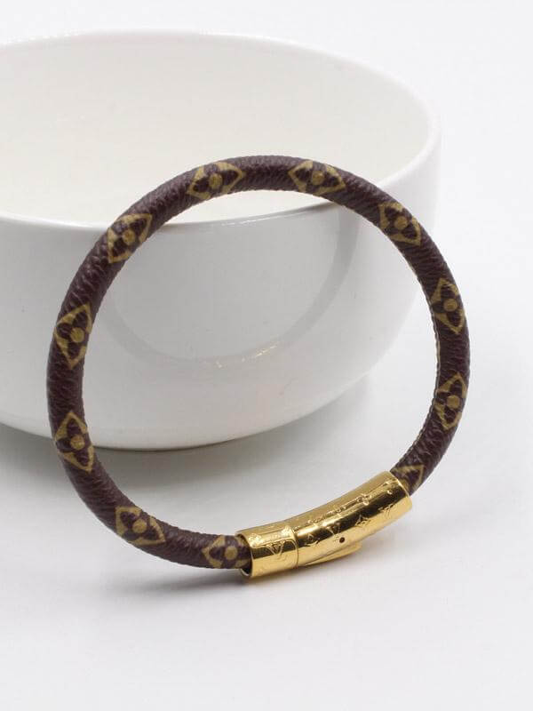 اسوارة ال في جلد بني اسواره louis vuitton