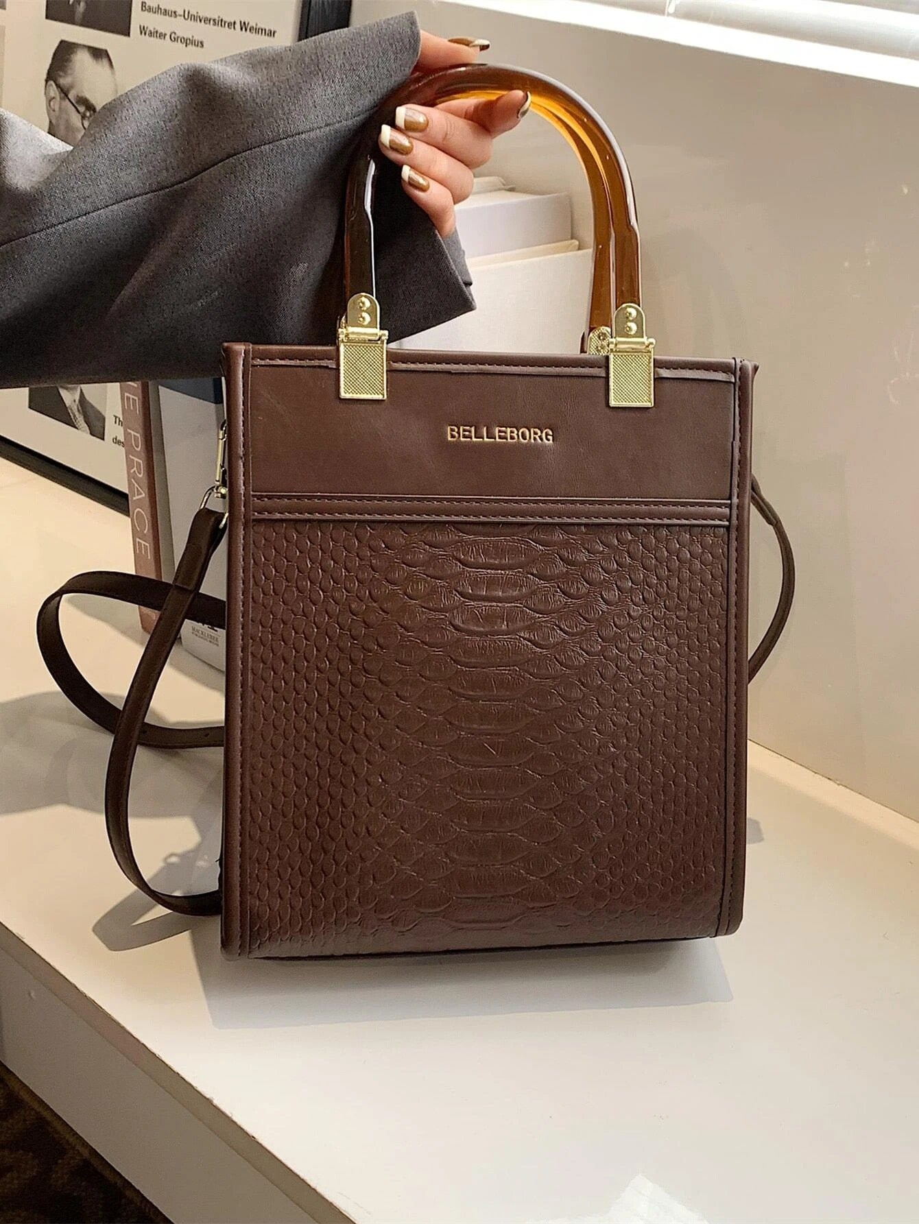 حقيبة مربعة كبيرة بني شنط وحقائب شنط