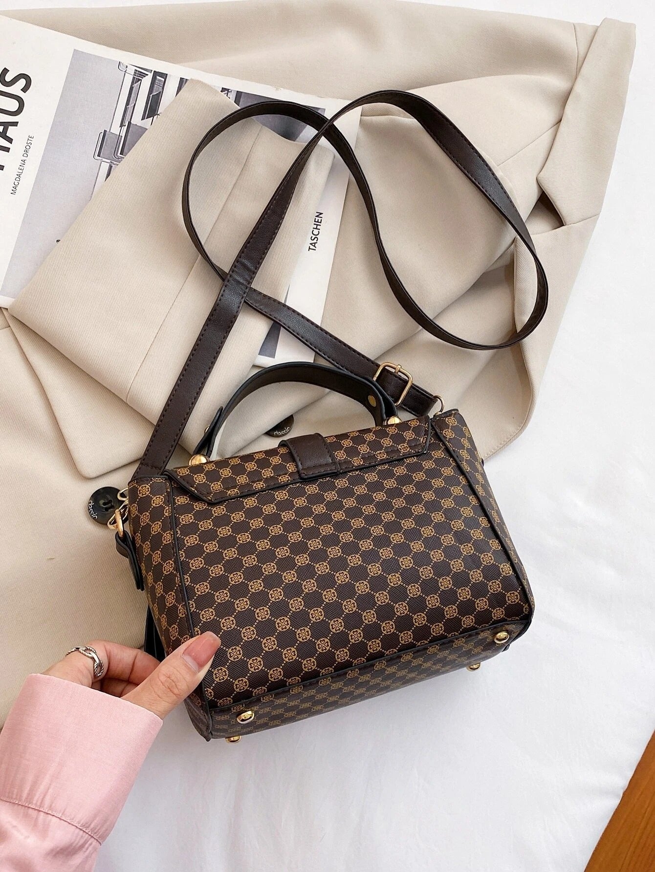 حقيبة ساتشيل جرافيك قـفل ذهبي شنط وحقائب شنط