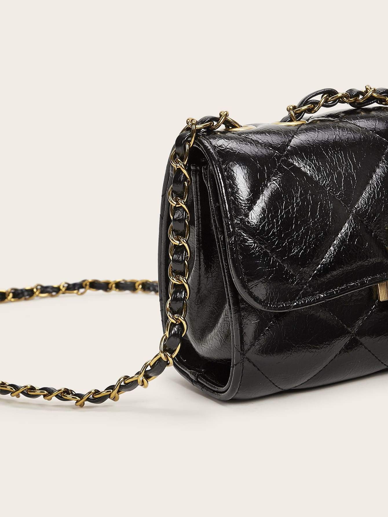 شنطة جلد بقفل معدني شنط وحقائب شنط