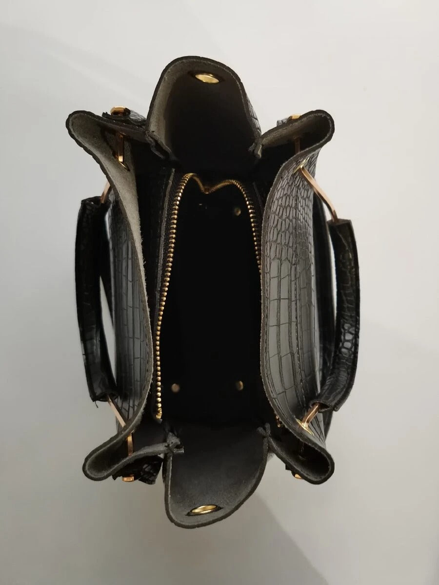 شنطة كبيرة مربعه بقطع معدنيه شنط وحقائب شنط